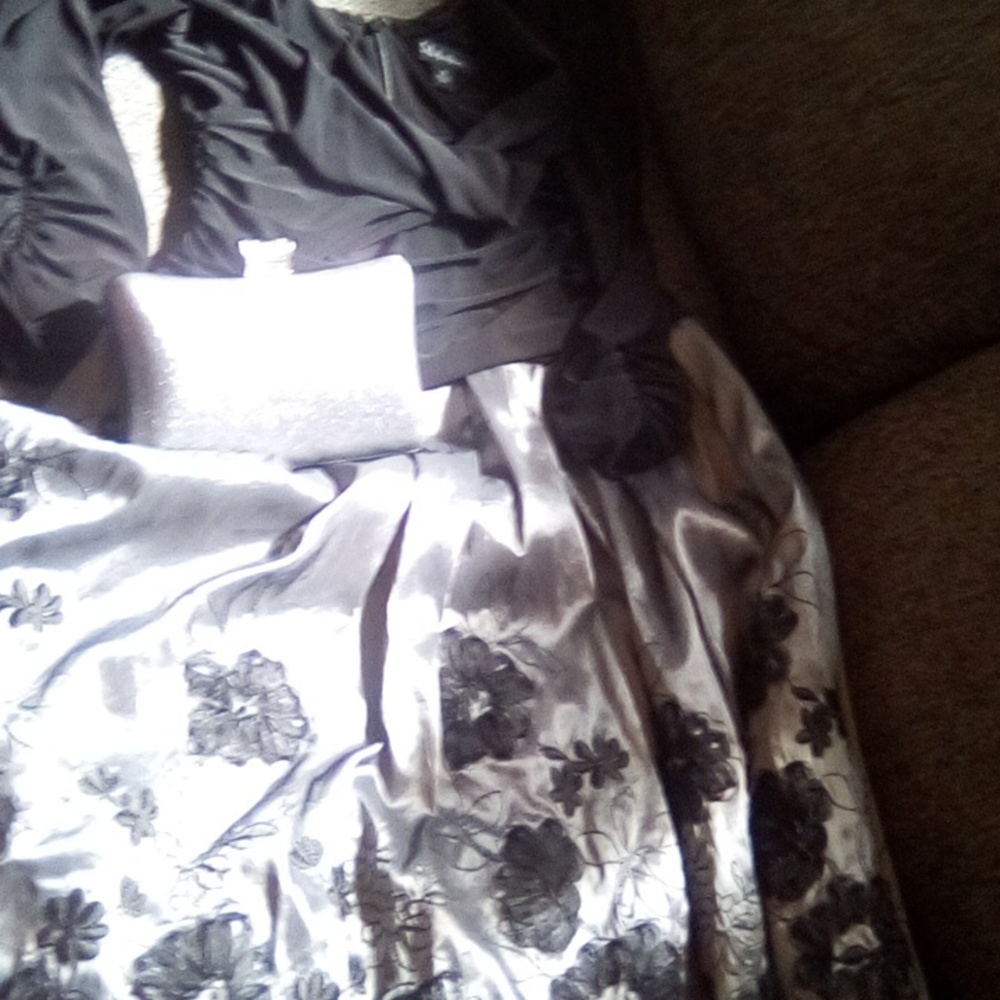 NWOT S. L. Fashions Formal Gorgeous Grey And Black Midi Length Floral Pattern Dr